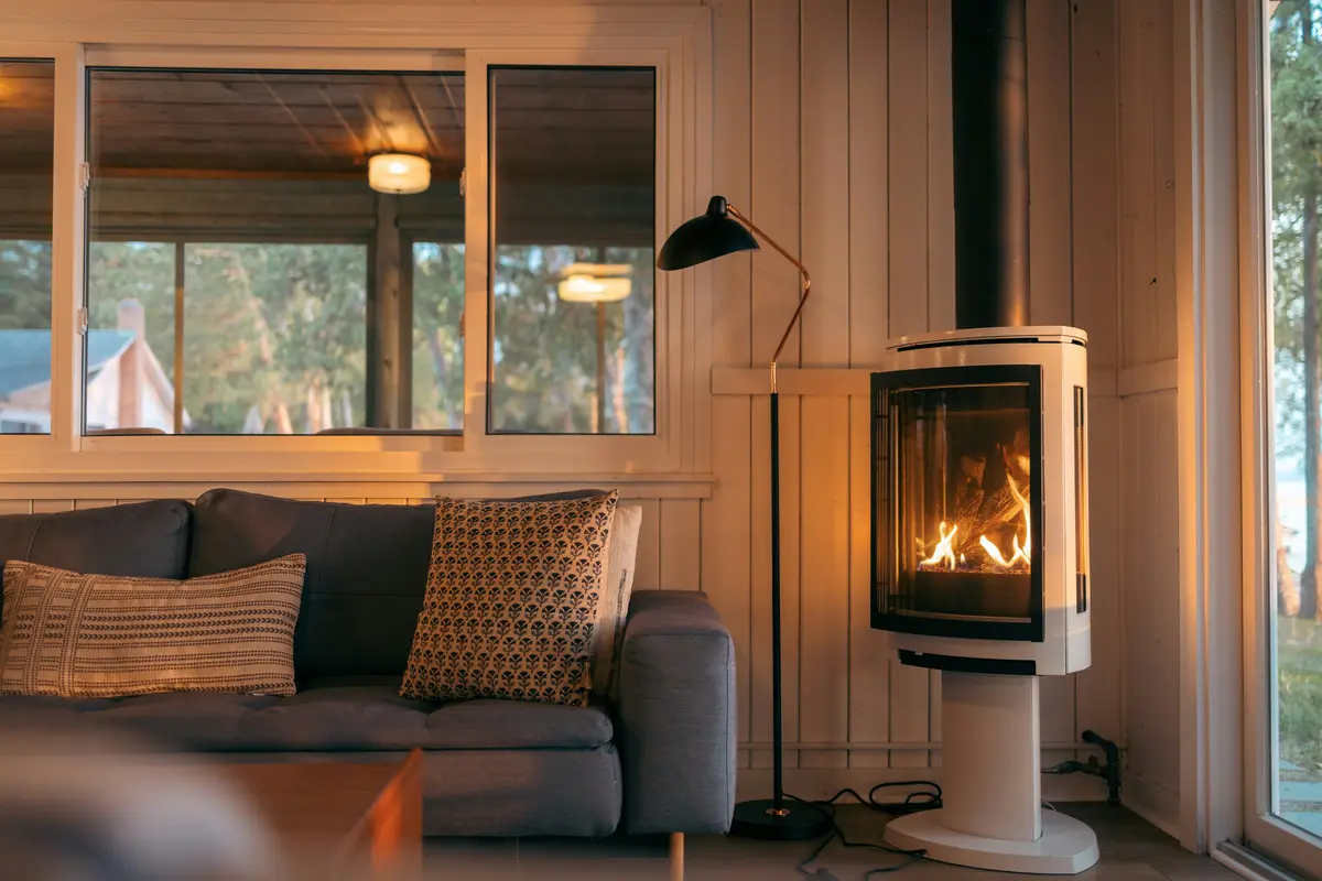 Gas fireplace in a cozy Tampa living room
