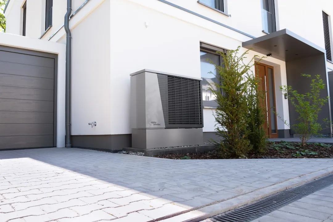 Cold-climate heat pump outdoor unit installed at a Tampa home